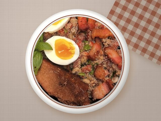 Feijão tropeiro com carne e ovo