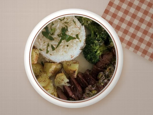 Bife com batatas e brócolis