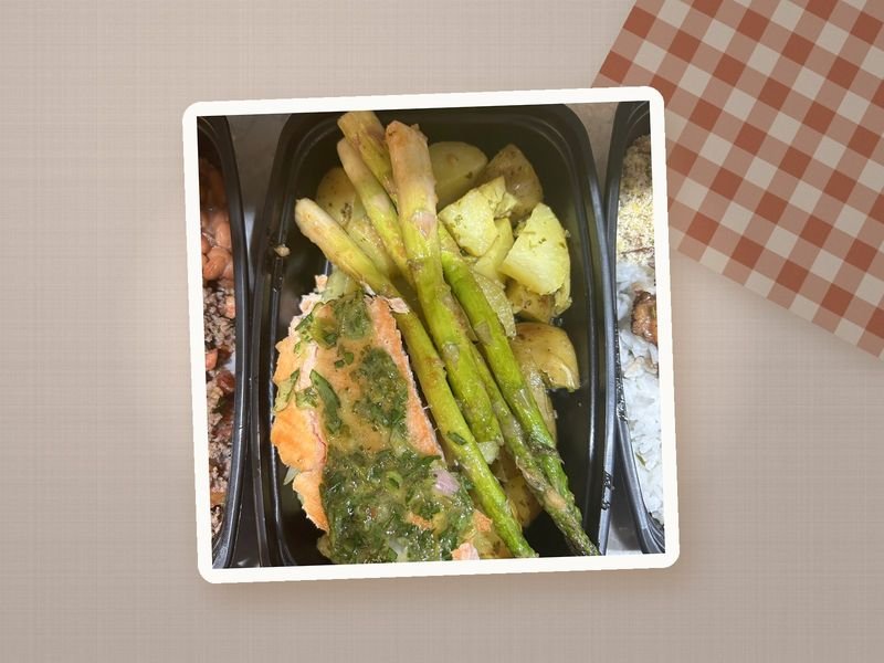 Marmita de salmão com aspargos